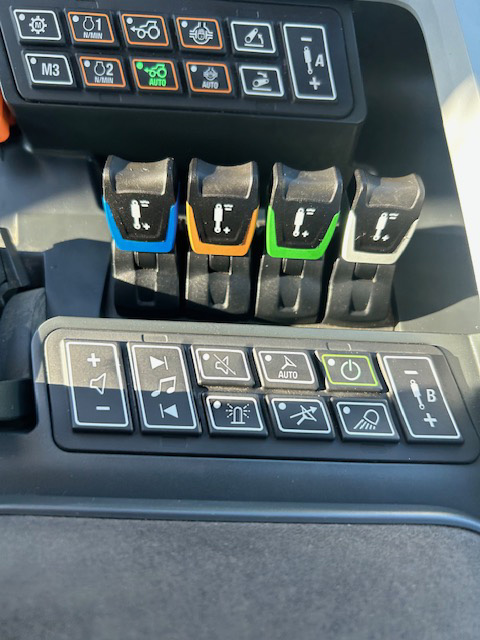 Used Valtra G135 V Tractor for sale